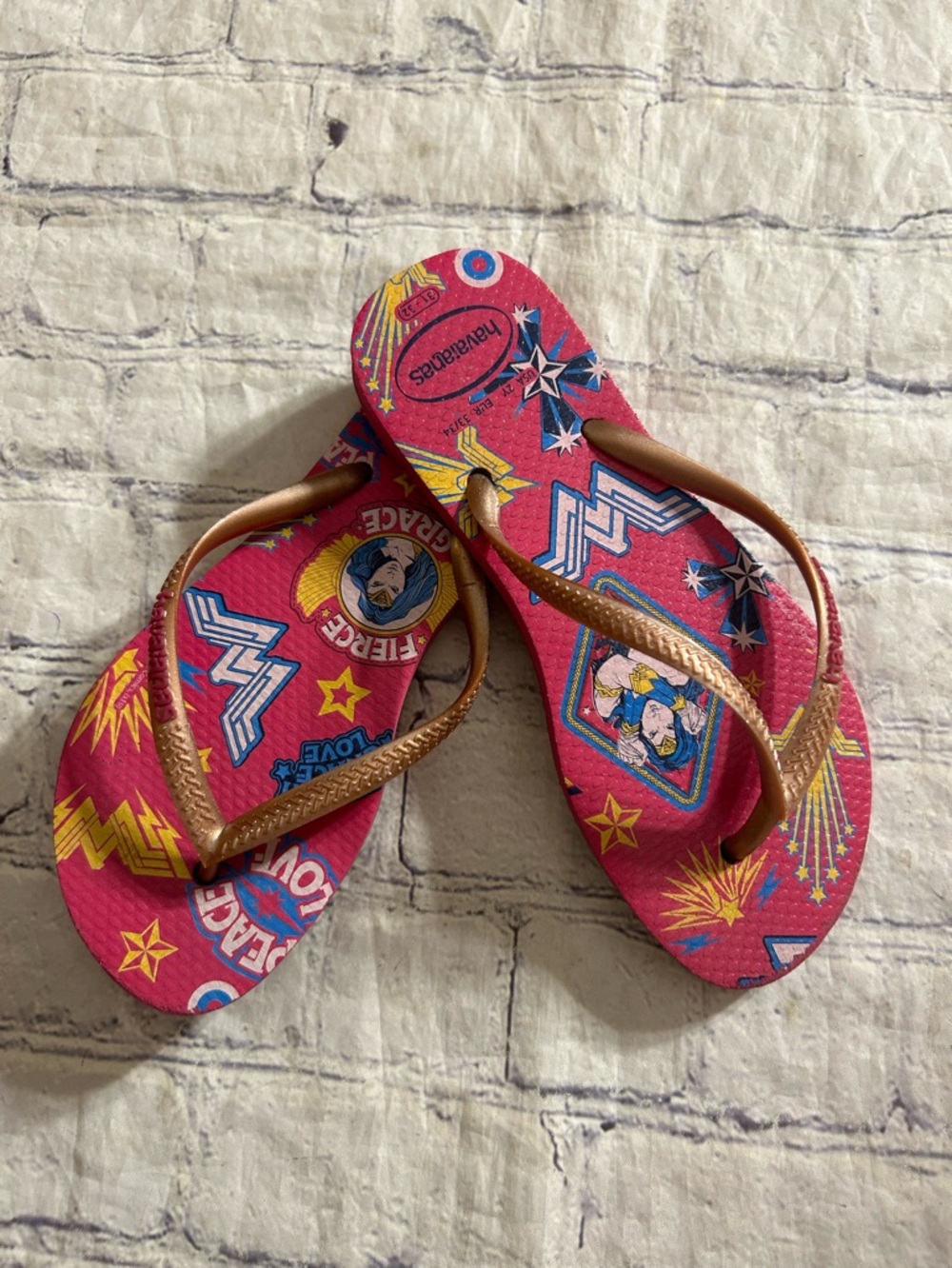 HAVAIANAS SLIM WONDER WOMAN COLORFUL FLIP FLOPS GOLDEN STRAP GIRLS SIZE USA 12